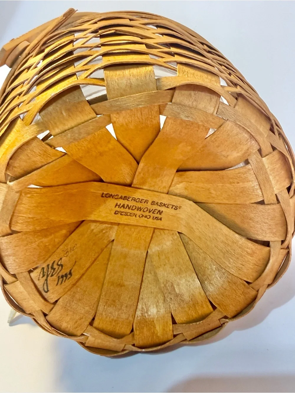 Longaberger handwoven round basket with Green Fish Ornament 1995